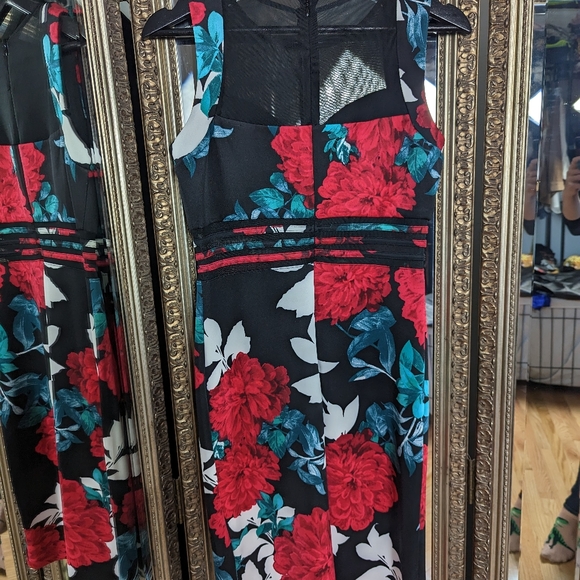 Wedding Guest Floral Dress with Mesh panels - Size 6 - Picture 2 of 4